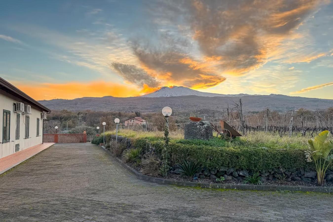 Camia Etna House Apartment Piedimonte Etneo Bagian luar foto